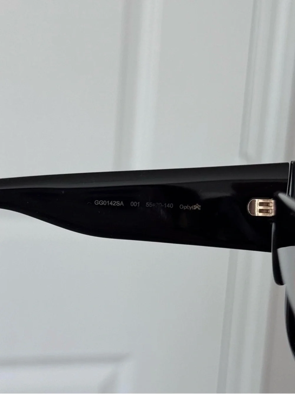 Authentic Gucci Women's Black Oversized Sunglasses with Burgundy Case